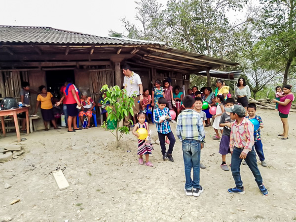 Los niños les leyeron a sus mamás los folletos