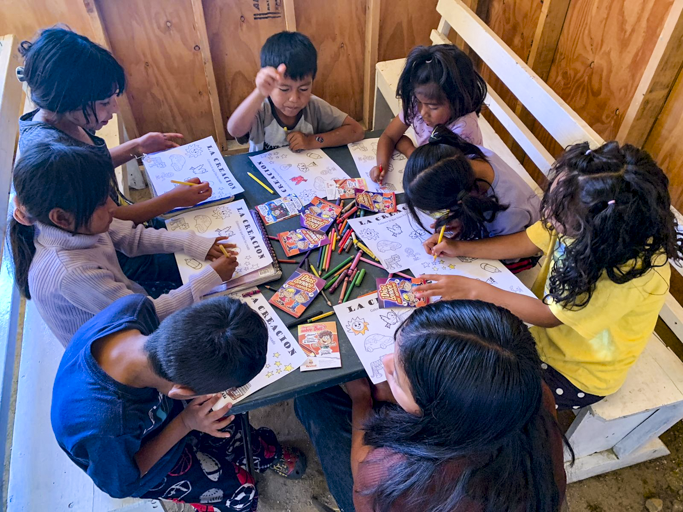 Niños Conociendo a Jesús