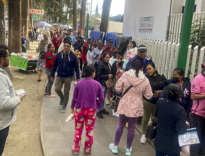 Evangelizando afuera del hospital