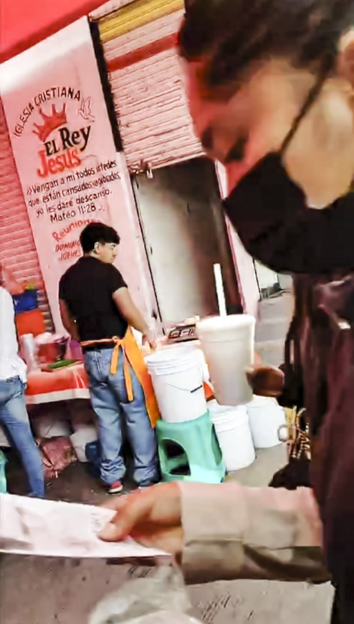 Evangelizando en el tianguis